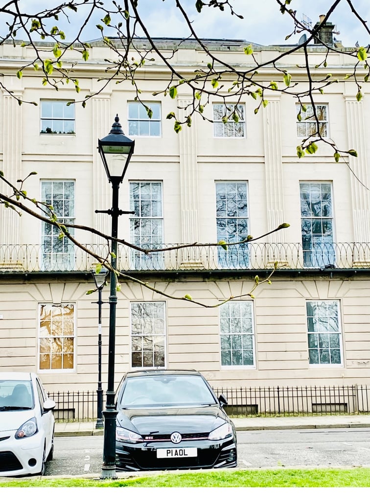 Outstanding flat. 2 double bedrooms. Central Perth. Amazing views over North Inch. Private parking.