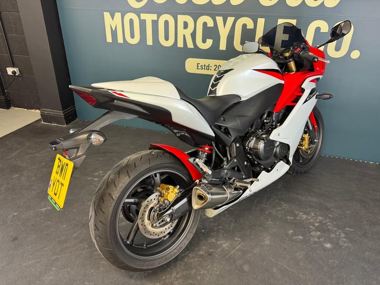 Honda CBR600F 2011 RED AND WHITE