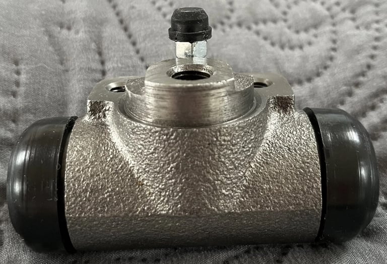 Rear Brake Wheel Cylinder Jeep Cherokee XJ Wrangler YJ & TJ P/N 4423601 New