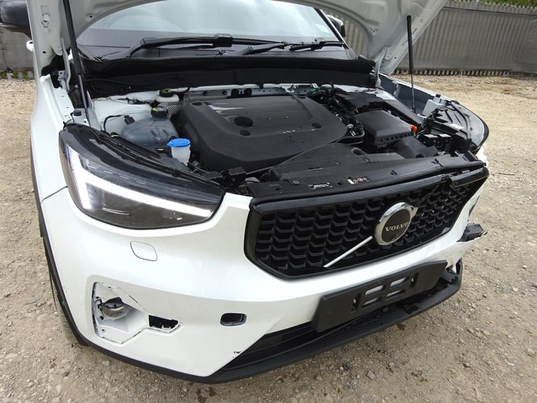 2024 24 REG VOLVO XC40 ULTIMATE B3 AUTO DAMAGED REPAIRABLE SALVAGE