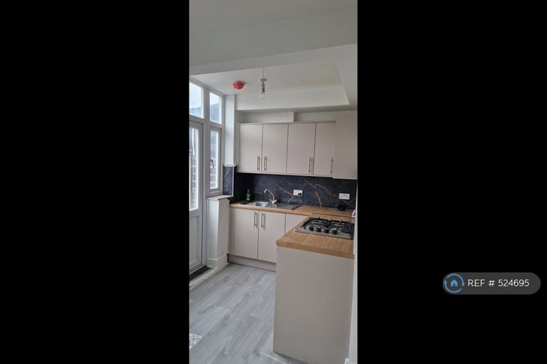 4 bedroom house in Cartwright Road, Dagenham, RM9 (4 bed) (#524695)