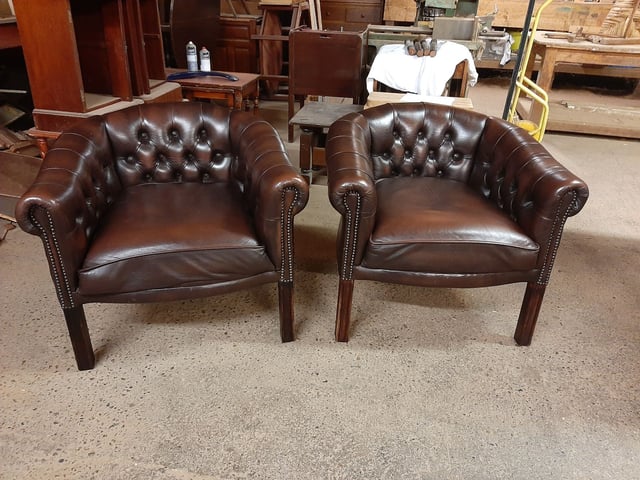 Lovely Pair of Vintage Leather Armchairs in Very Good Condition