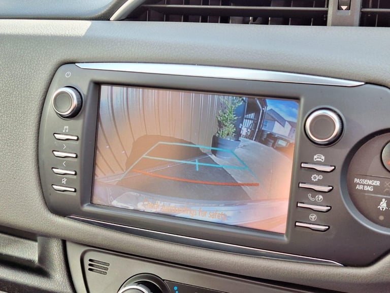 TOYOTA YARIS 1.5 VVT-h Icon Tech 2019