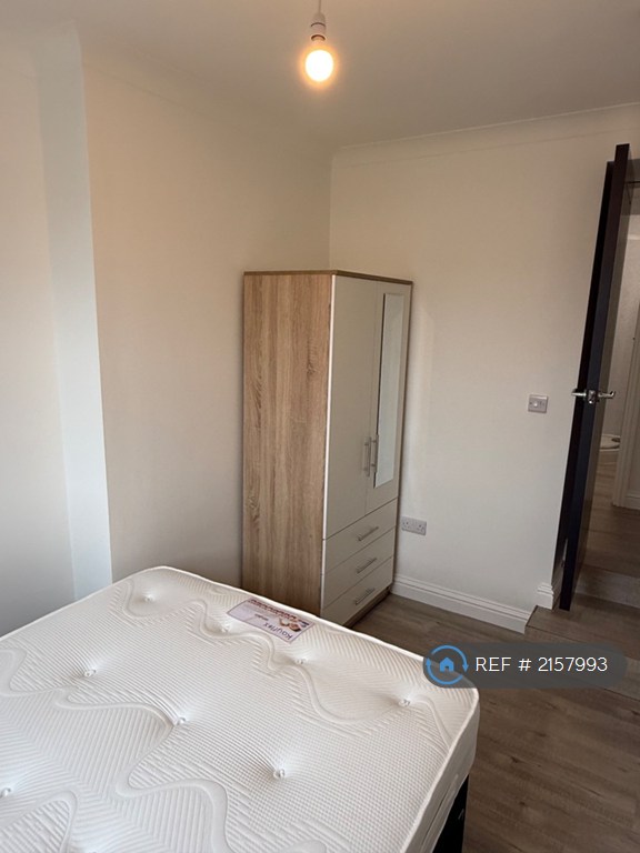 1 bedroom flat in George Street, Weston-Super-Mare, BS23 (1 bed) (#2157993)