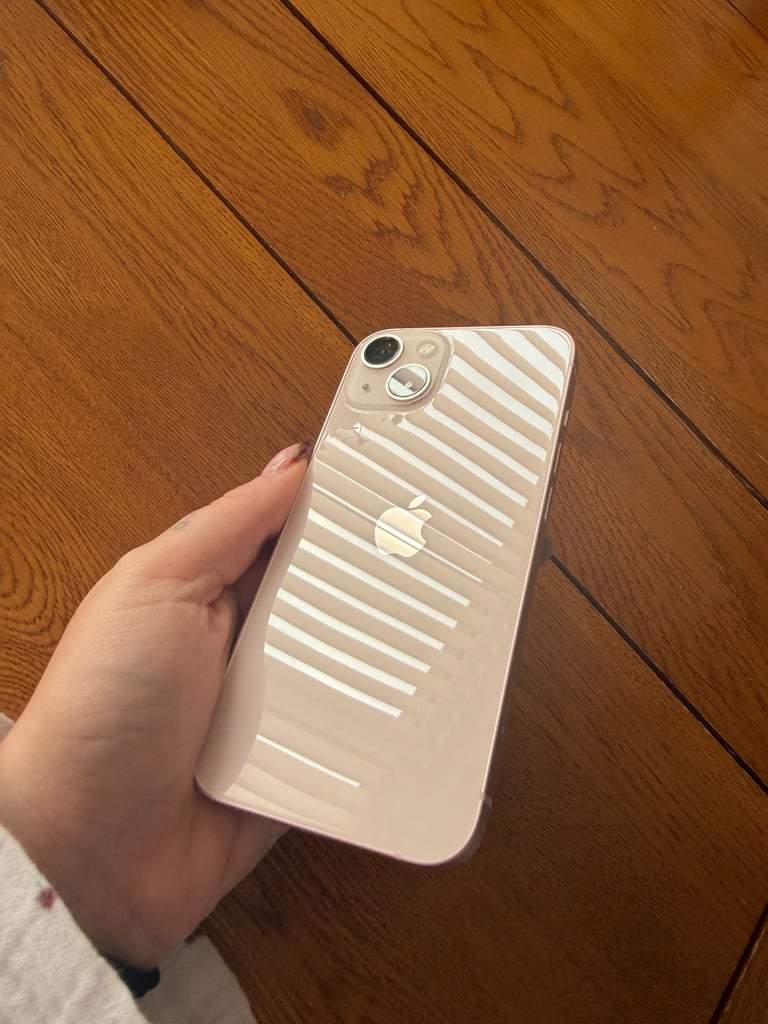 iPhone 13 pink