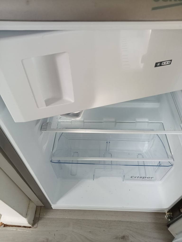 Under counter fridge 