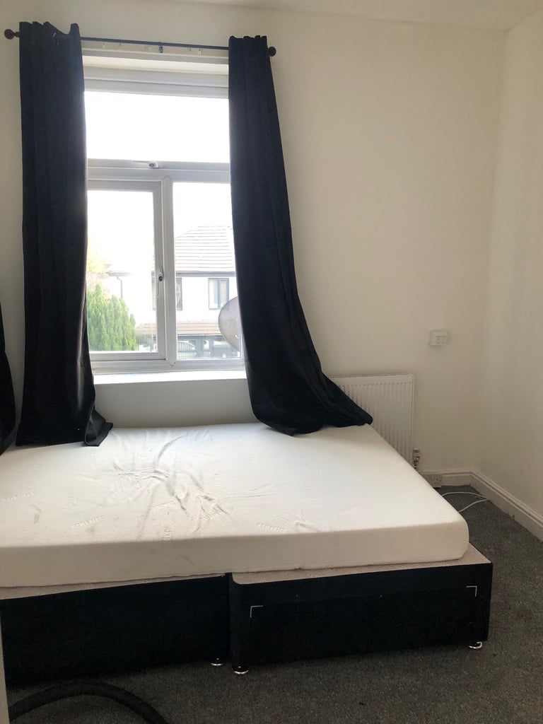 1 bed flat in Crumpsall M8 4GZ