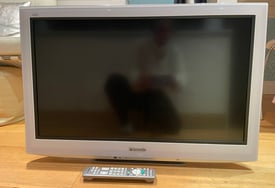 31 inch Panasonic Viera TV in Silver This is not a smart tv