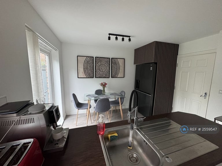1 bedroom in New Forest Village, Leeds, LS10 (#2559547)