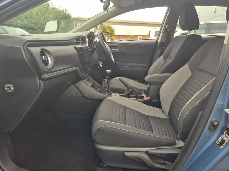 2016 Toyota Auris 1.6 D-4D Business Edition 5dr Hatchback Diesel Manual