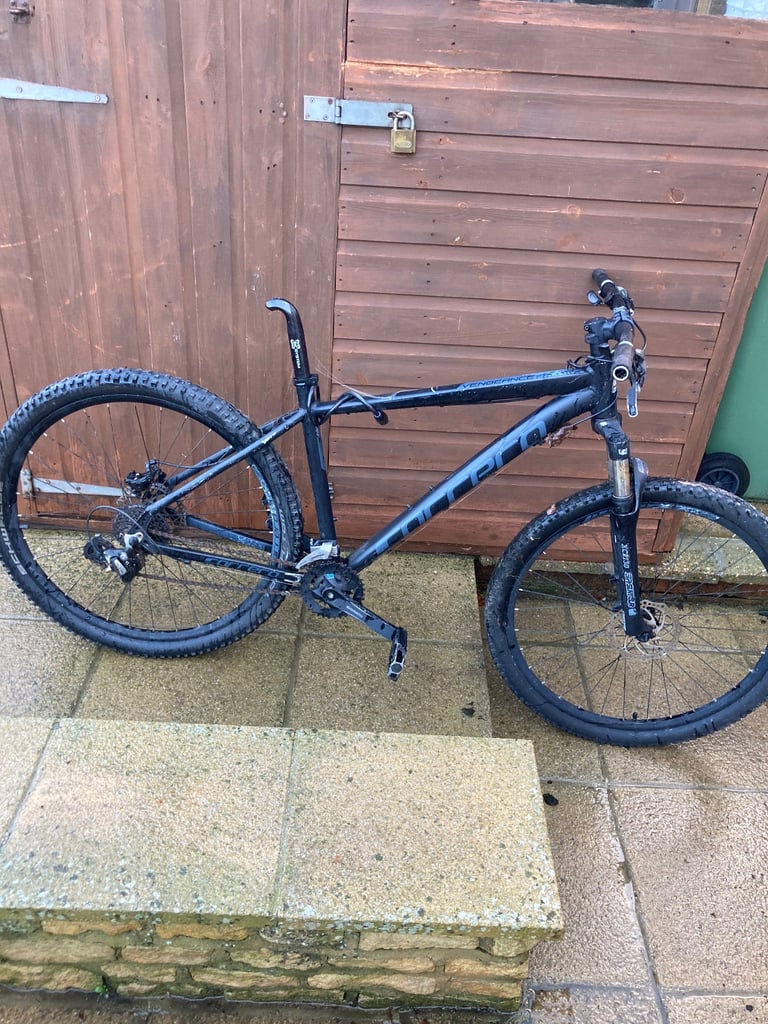 carrera vengeance 27.5 bicycle