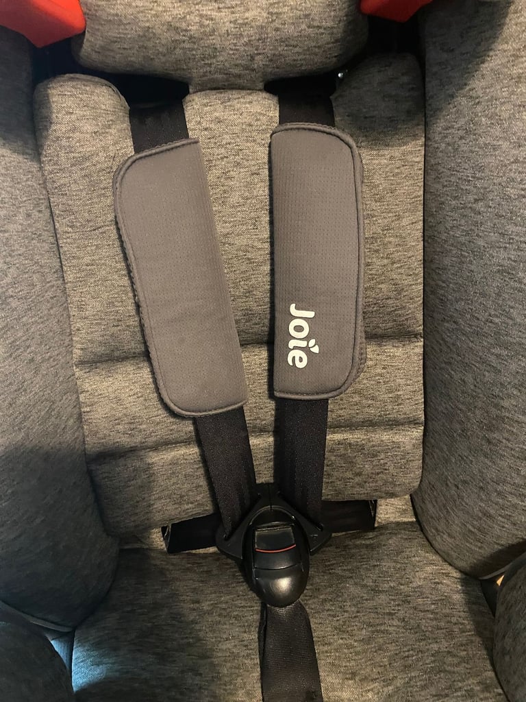 Joie 15 - 36kg (0-12 years old) car seat, with isofix