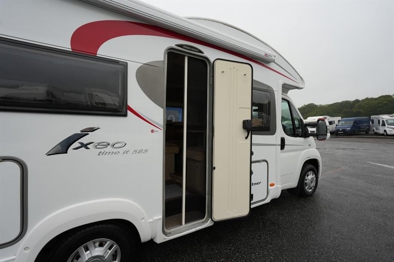 Burstner Ixeo Time it 585 FIAT 4 BERTH 4 TRAVEL SEAT MOTORHOME