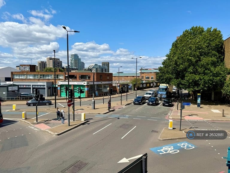 1 bedroom flat in Fairfield Street, London, SW18 (1 bed) (#2632881)