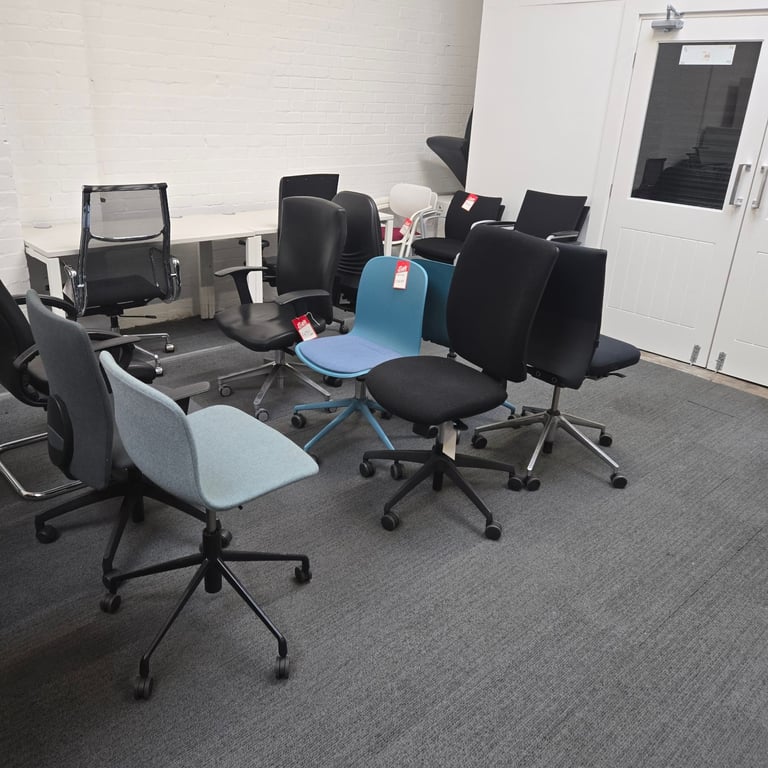 Used Office Furniture, Desk chairs storage and more - delivery UK♻️