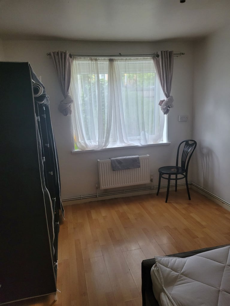 image for Double spacious room to rent 