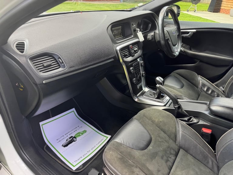VOLVO V40 2.0 R-Design D4 2015