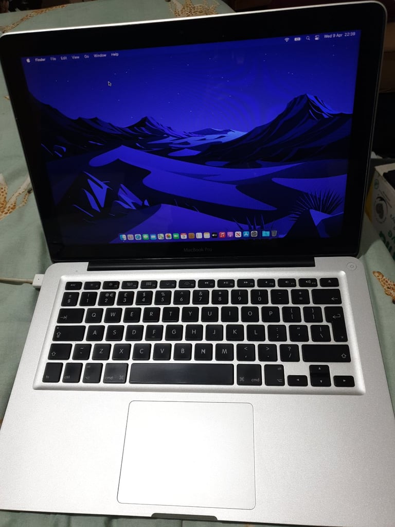 APPLE MACBOOK PRO A1278 13INCH LAPTOP WITH CHARGER 2.4GHZ I5 CPU, 8GB DDR3 128GB SSD MACOS BIG SUR. 