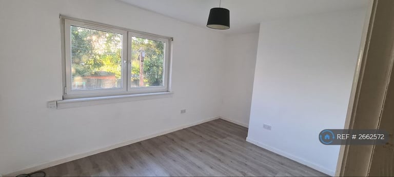2 bedroom flat in Dunphail Road, Glasgow, G34 (2 bed) (#2662572)