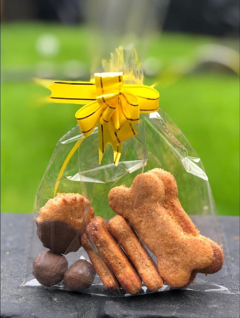 Dog friendly biscuit gift bags! 