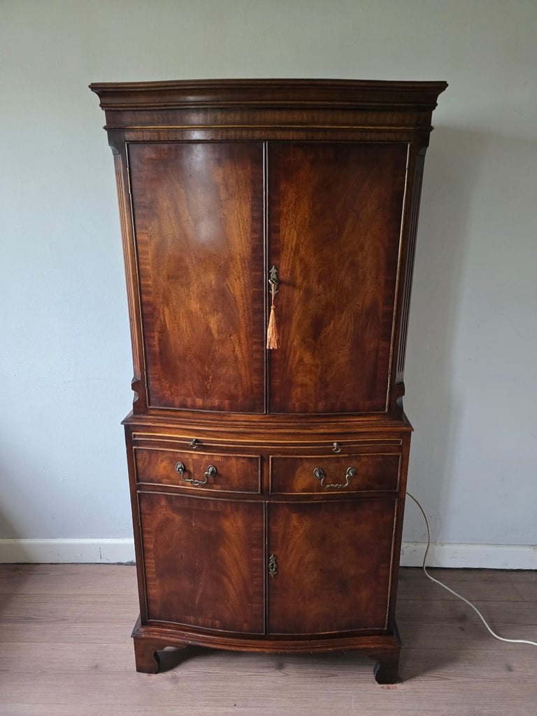VINTAGE Burr Walnut Purpose Built Cocktail Drinks Cabinet -Possible Local Delivery