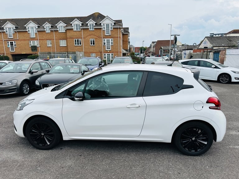 2017 Peugeot 208 1.2 PureTech 82 Black Edition 3dr HATCHBACK Petrol Manual