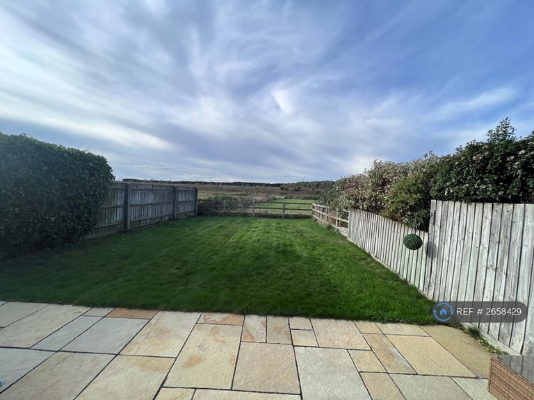 3 bedroom house in Manor Farm Court, Gaydon, Warwick, CV35 (3 bed) (#2658429)