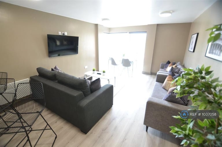 3 bedroom flat in Fox Street Village, Liverpool, L3 (3 bed) (#1037058)