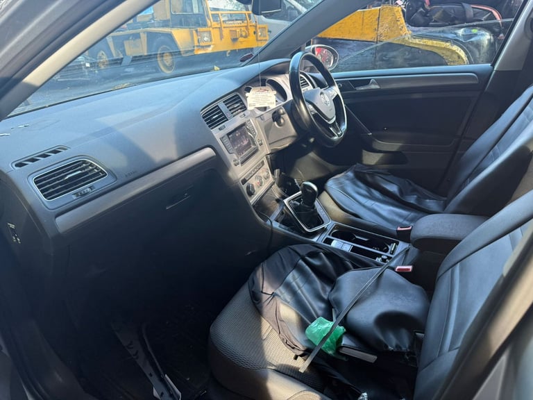 VW GOLF 2015 1.6 DIESEL BREAKING FOR PARTS