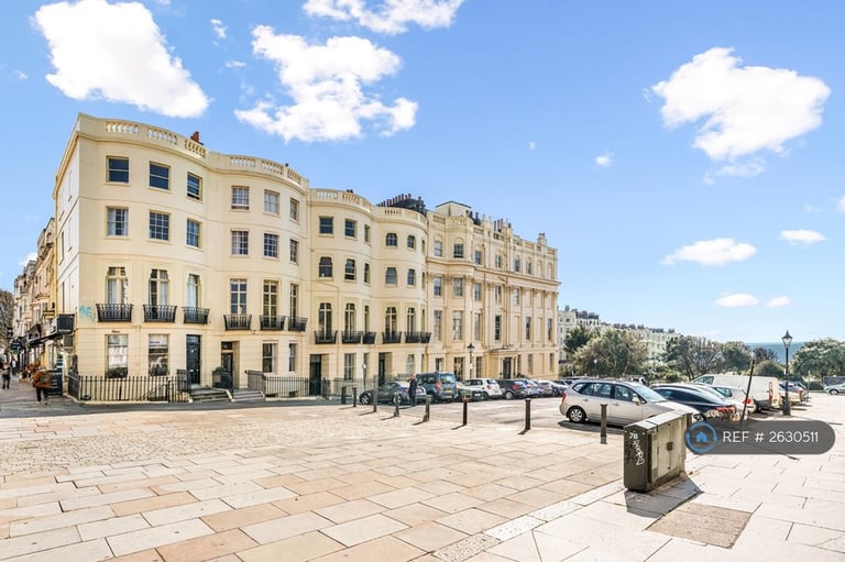 image for 2 bedroom flat in Brunswick Place, Hove, BN3 (2 bed) (#2630511)
