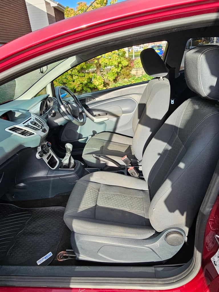 **Manual** Ford Fiesta Zetec, 1.2L petrol, 3 door hatchback (2009)