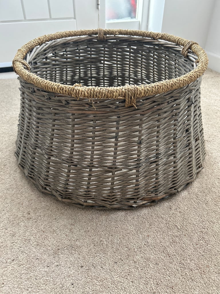 Whicker Christmas tree skirt