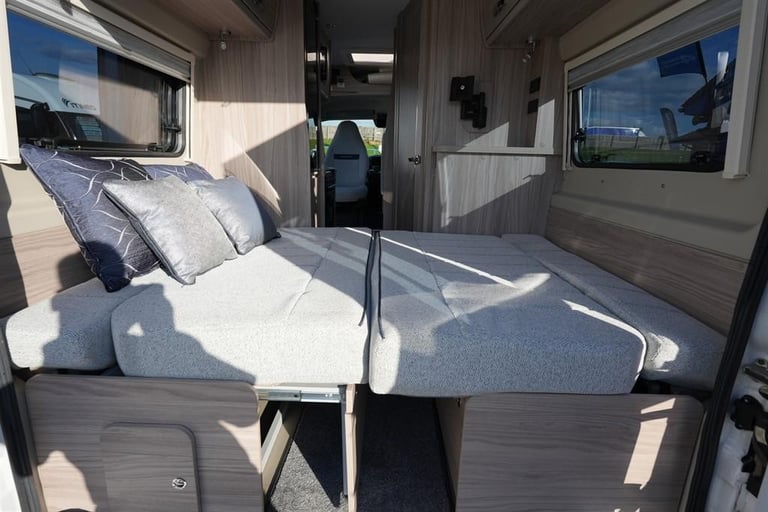 Elddis Chatsworth CV40 FIAT 3 BERTH 4 TRAVEL SEAT MOTORHOME