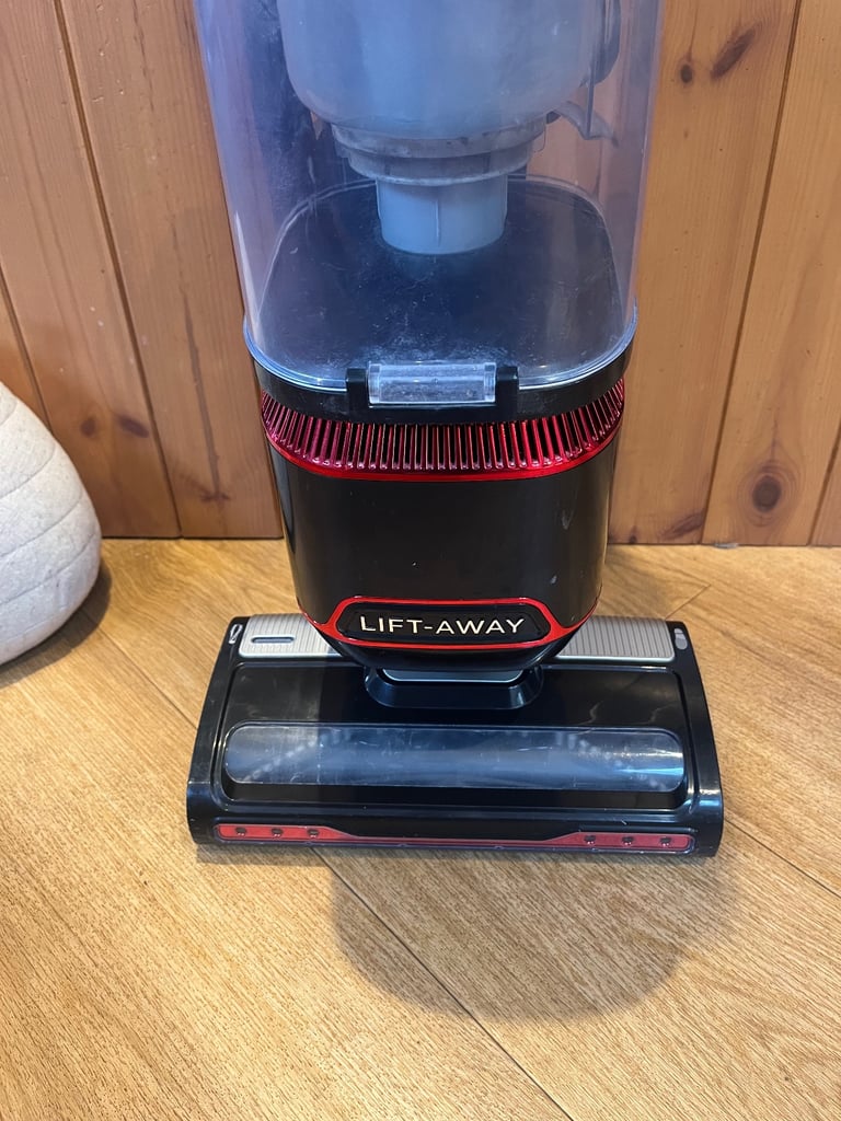 SHARKE NV602UKT LIGHTWEIGHT VACUUM CLEANER 