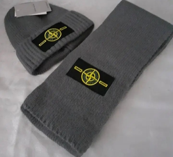 Storm Island hat and scarf set
