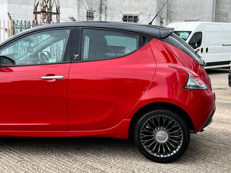 2012 Chrysler Ypsilon 1.2 Black and Red 5dr HATCHBACK PETROL Manual