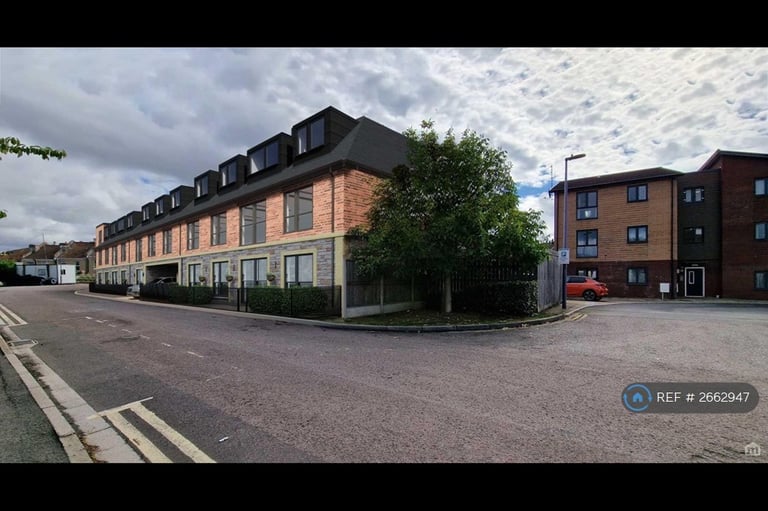 Studio flat in Gloucester Road North, Filton, Bristol, BS34 (#2662947)