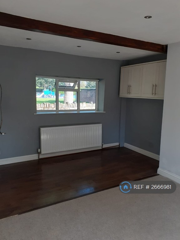2 bedroom house in Worthing Head Road, Bradford, BD12 (2 bed) (#2666981)