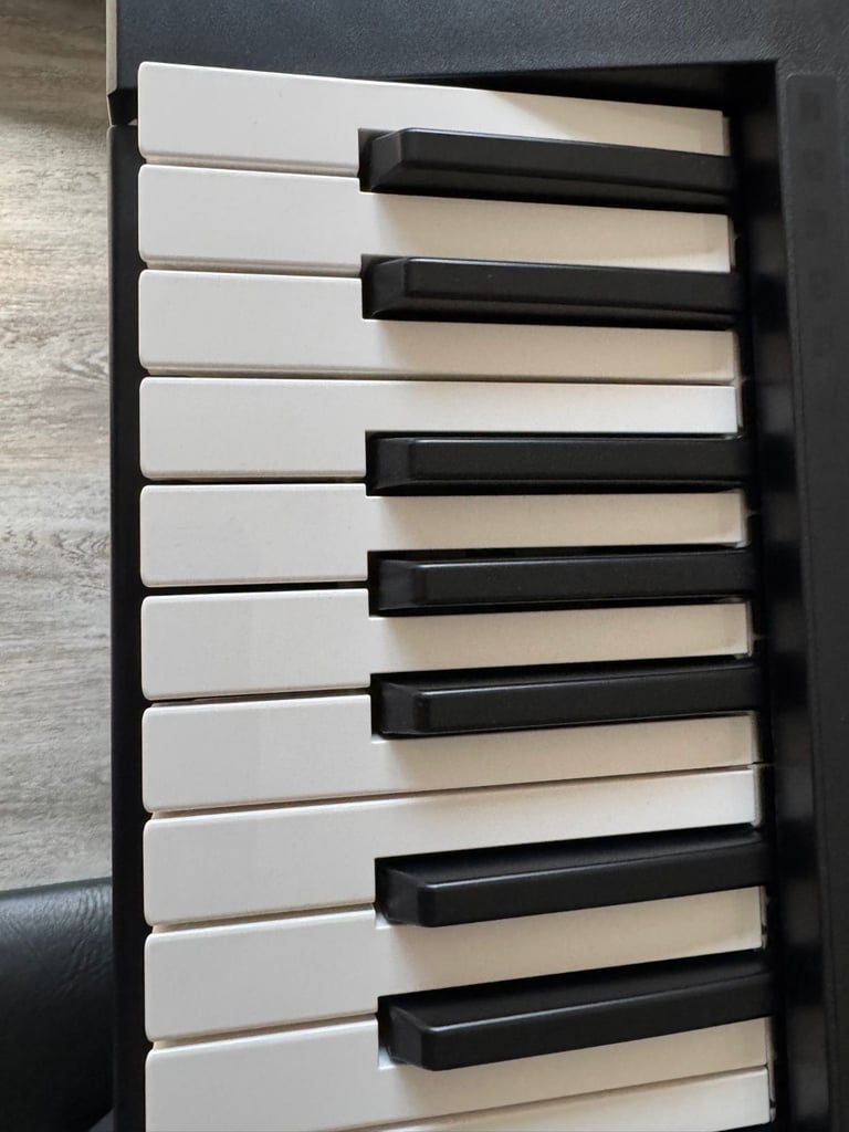 Yamaha electric keyboard 