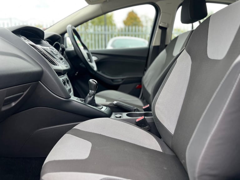 2013 Ford Focus 1.6 Zetec Euro 5 5dr HATCHBACK Petrol Manual