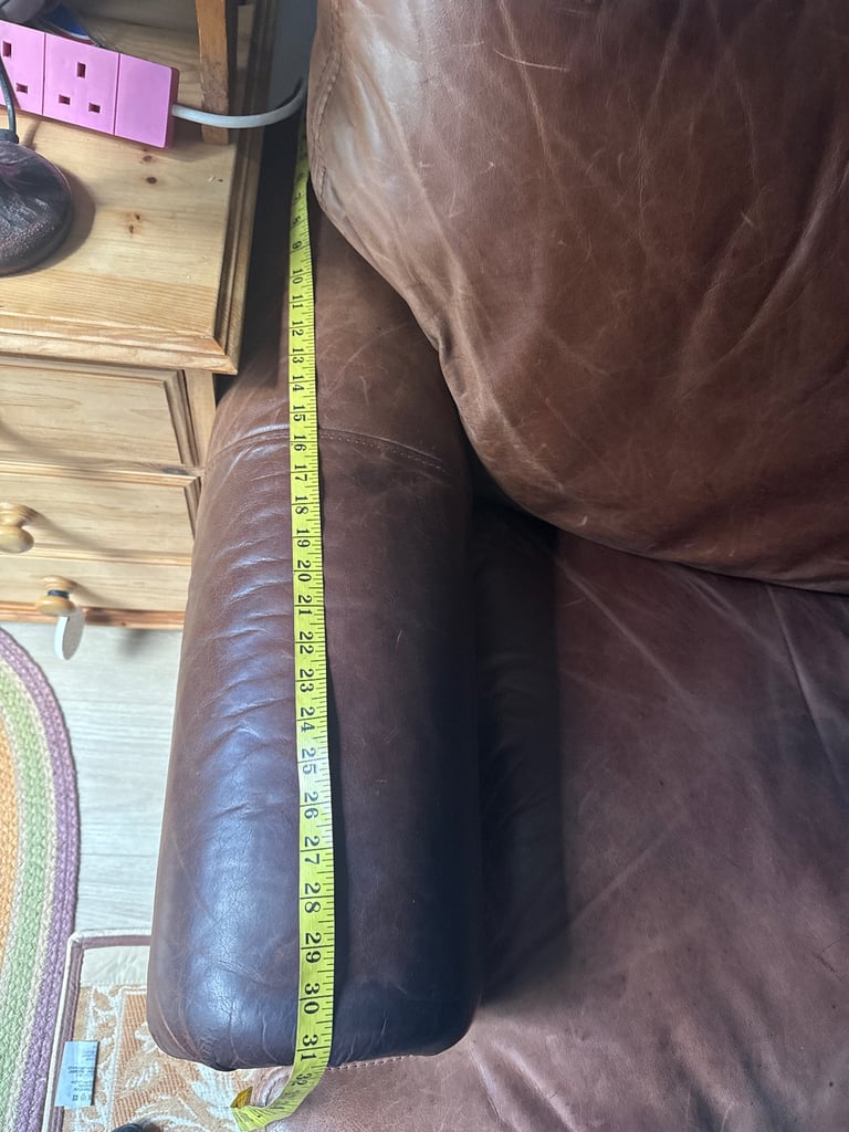 2seater leather sofa vgc  in brown 