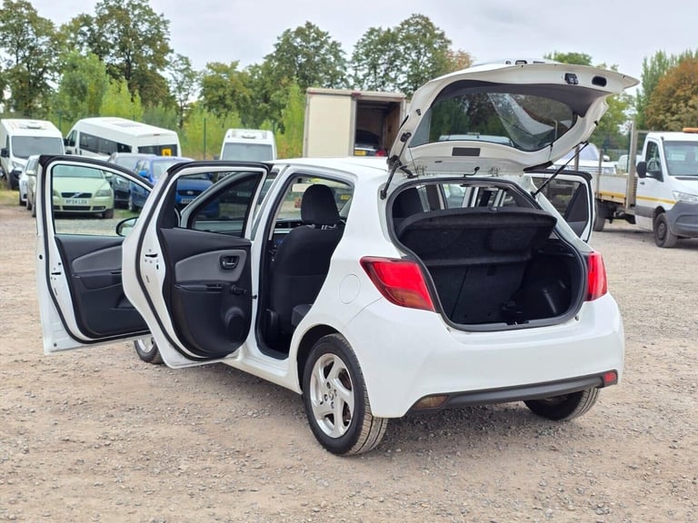 2016 Toyota Yaris 1.5 VVT-h Icon Hatchback 5dr Petrol Hybrid E-CVT Euro 6 (101 ps) Hatchback Hybr...