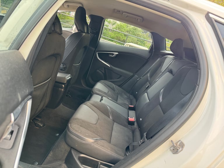 2015 VOLVO V40 SE 1.6 D2 DIESEL 6 SPEED MANUAL WHITE 5dr HATCHBACK 