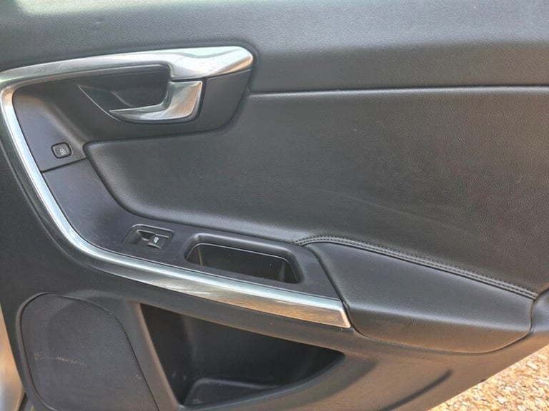 Volvo V60 D4 CROSS COUNTRY SE NAV