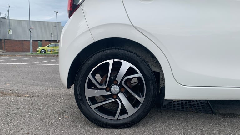 2016 Peugeot 108 1.2 PureTech Allure Hatchback 5dr Petrol Manual Euro 6 (82 ps) Hatchback Petrol ...