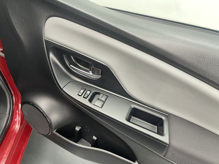 2017 Toyota Yaris 1.33 Dual VVT-i Design Hatchback 5dr Petrol Manual Euro 6 (Safety Sense) (9 Hat...
