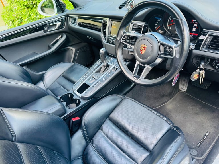 Porsche MACAN TURBO  - STUNNING MEGA SPEC - bmw mercedes audi jaguar 4x4 SUV PX 