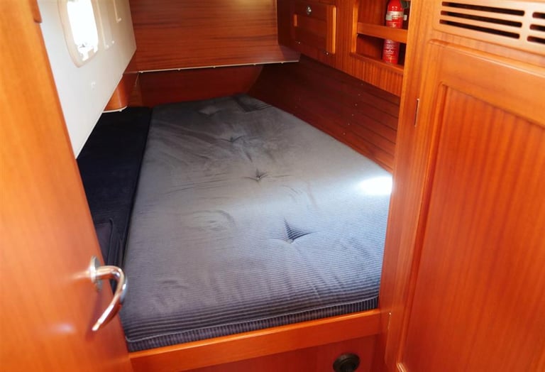 HALLBERG RASSY 342 CRUISING YACHT. (The Bentley of Sailing yachts.)