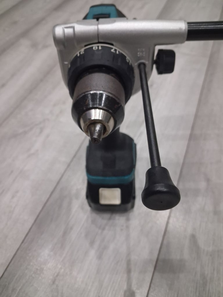 Makita 18v lxt brushless dhp486 have duty combi drill with genuine battery and charger 