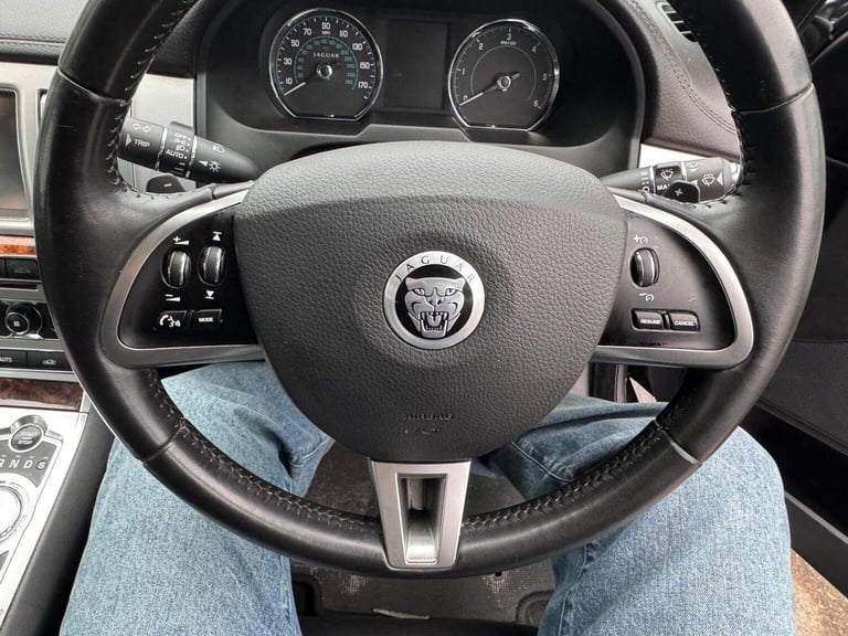 JAGUAR XF 2.2d Luxury Auto Euro 5 (s/s) 4dr 2011